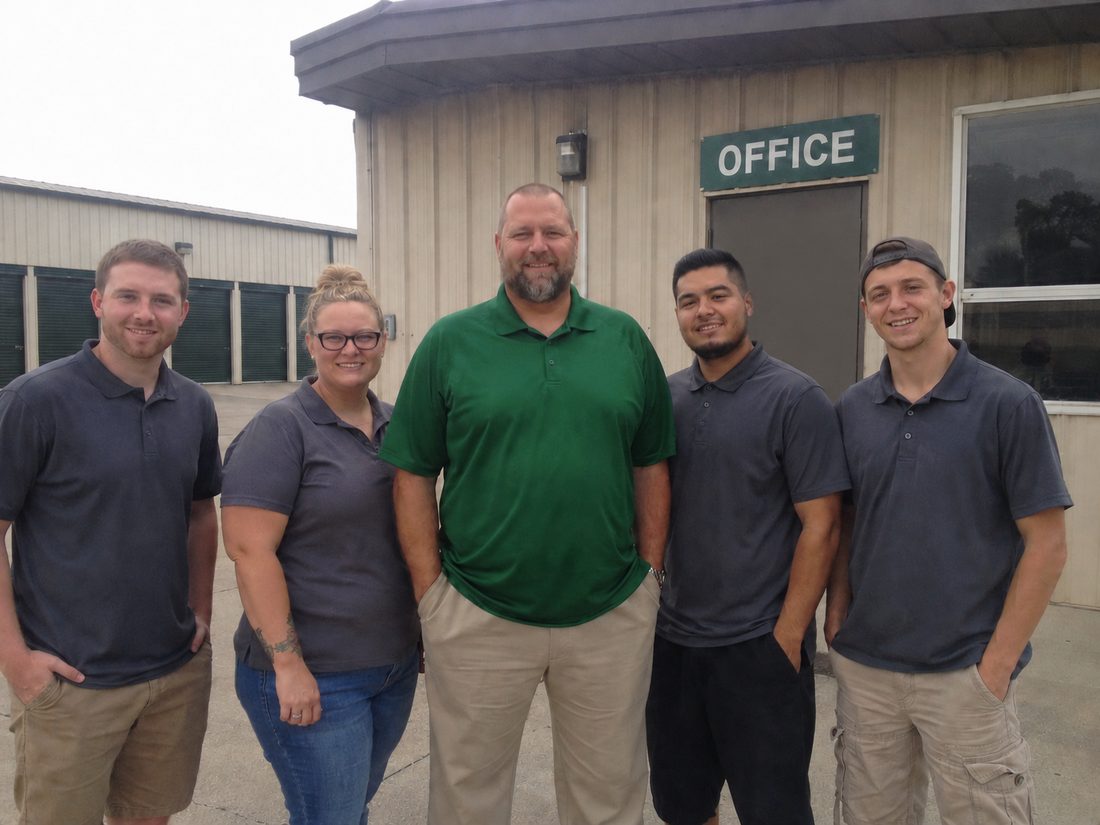 Pest control professionals in Iowa City, IA